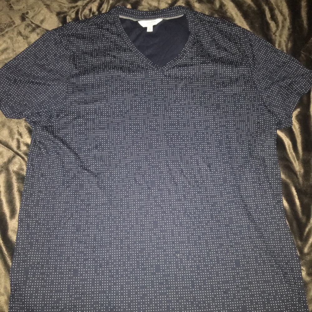 Calvin Klein V neck shirt sleeve shirt